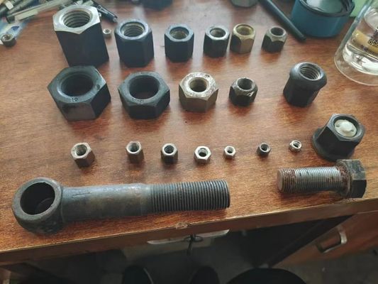 สลักเกลียวหางปลา M24 สลักเกลียวรางรถไฟและถั่ว ส่วนรางรถไฟ Sleeper Spike