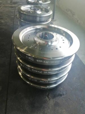 ล้อเหล็กรางความดันปลอม 42CrMo 4140 60E วัสดุ OEM